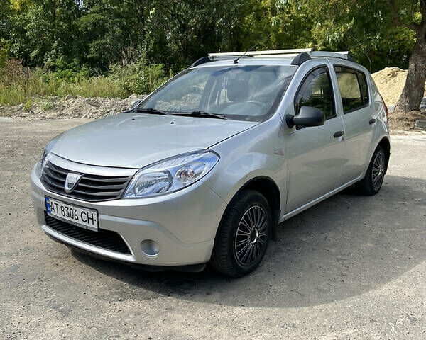 Сірий Дачія Sandero, об'ємом двигуна 1.4 л та пробігом 184 тис. км за 4150 $, фото 1 на Automoto.ua