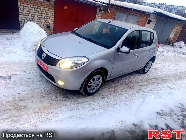 Серый Дачия Сандеро, объемом двигателя 1.6 л и пробегом 16300 тыс. км за 5150 $, фото 1 на Automoto.ua