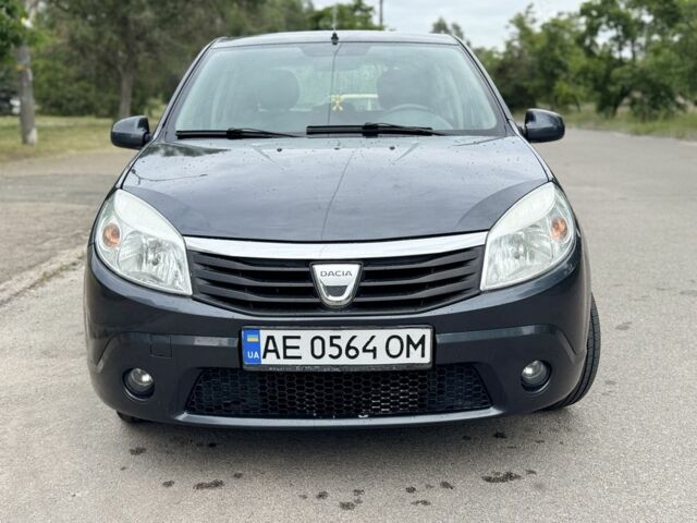 Сірий Дачія Sandero, об'ємом двигуна 1.6 л та пробігом 100 тис. км за 4102 $, фото 1 на Automoto.ua