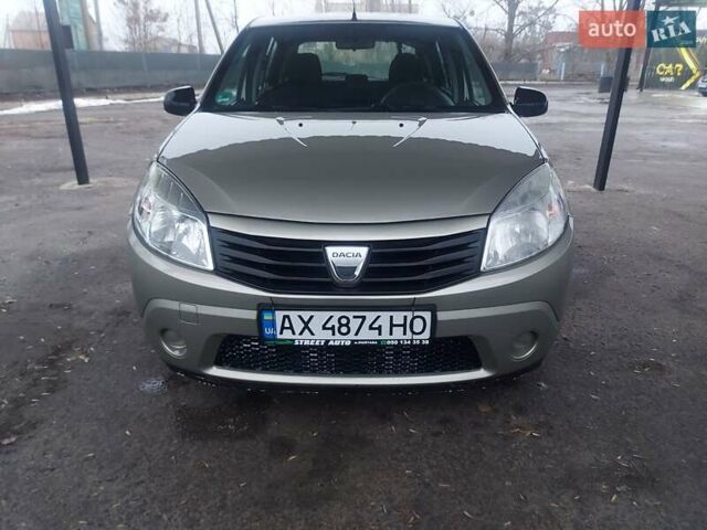 Серый Дачия Сандеро, объемом двигателя 1.4 л и пробегом 163 тыс. км за 4600 $, фото 1 на Automoto.ua