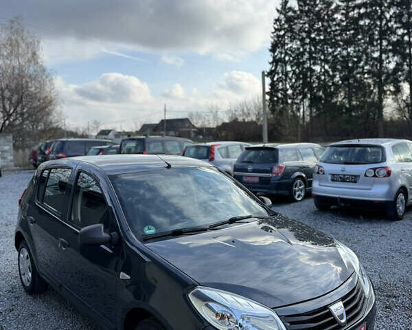 Серый Дачия Сандеро, объемом двигателя 1.4 л и пробегом 204 тыс. км за 4999 $, фото 1 на Automoto.ua