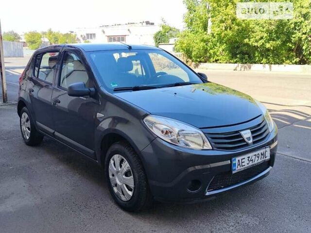 Серый Дачия Сандеро, объемом двигателя 1.15 л и пробегом 148 тыс. км за 4800 $, фото 1 на Automoto.ua