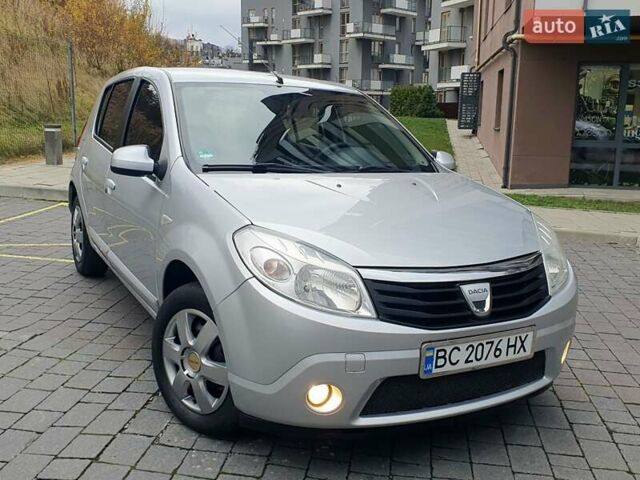 Серый Дачия Сандеро, объемом двигателя 1.4 л и пробегом 232 тыс. км за 4800 $, фото 1 на Automoto.ua