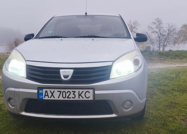 Серый Дачия Сандеро, объемом двигателя 1.4 л и пробегом 215 тыс. км за 4500 $, фото 1 на Automoto.ua