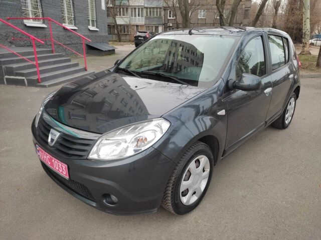 Серый Дачия Сандеро, объемом двигателя 1.6 л и пробегом 161 тыс. км за 5800 $, фото 1 на Automoto.ua