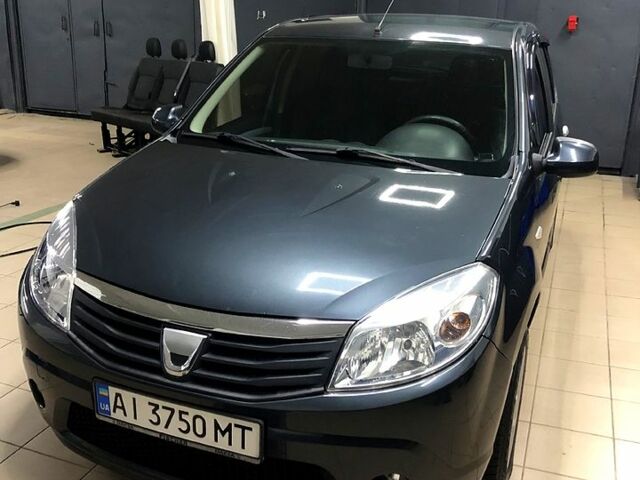 Сірий Дачія Sandero, об'ємом двигуна 1.4 л та пробігом 200 тис. км за 4200 $, фото 1 на Automoto.ua