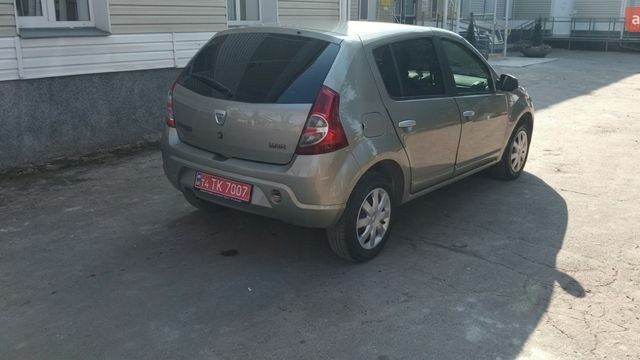 Серый Дачия Сандеро, объемом двигателя 1.4 л и пробегом 180 тыс. км за 3950 $, фото 1 на Automoto.ua