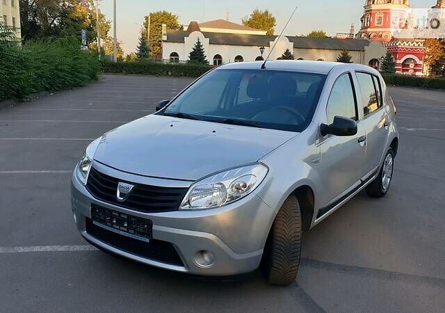 Сірий Дачія Sandero, об'ємом двигуна 1.4 л та пробігом 112 тис. км за 5999 $, фото 1 на Automoto.ua