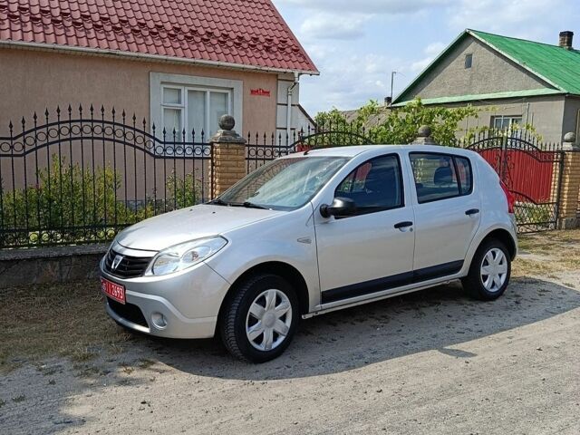 Сірий Дачія Sandero, об'ємом двигуна 1.4 л та пробігом 160 тис. км за 4700 $, фото 1 на Automoto.ua