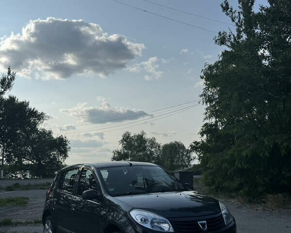 Сірий Дачія Sandero, об'ємом двигуна 1.2 л та пробігом 207 тис. км за 4800 $, фото 1 на Automoto.ua