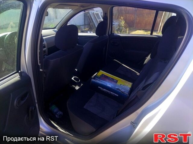 Серый Дачия Сандеро, объемом двигателя 1.1 л и пробегом 270 тыс. км за 3700 $, фото 1 на Automoto.ua