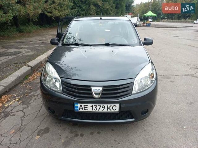 Сірий Дачія Sandero, об'ємом двигуна 1.1 л та пробігом 132 тис. км за 4500 $, фото 1 на Automoto.ua