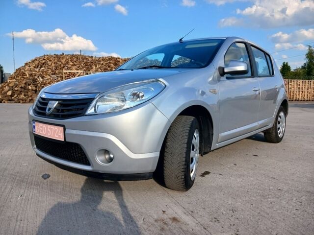 Серый Дачия Сандеро, объемом двигателя 1.4 л и пробегом 185 тыс. км за 5100 $, фото 1 на Automoto.ua