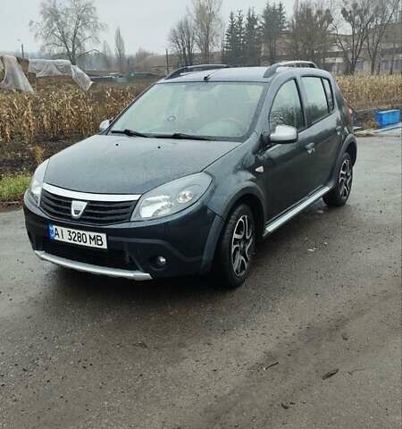 Сірий Дачія Sandero, об'ємом двигуна 1.6 л та пробігом 300 тис. км за 5500 $, фото 1 на Automoto.ua