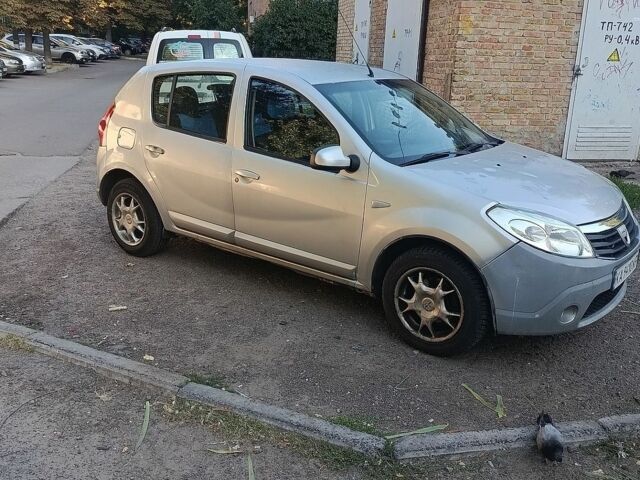 Сірий Дачія Sandero, об'ємом двигуна 1.39 л та пробігом 396 тис. км за 2800 $, фото 1 на Automoto.ua