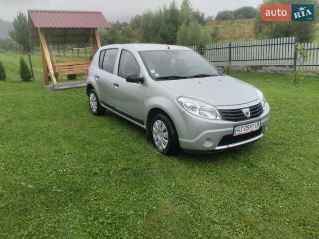 Серый Дачия Сандеро, объемом двигателя 1.15 л и пробегом 177 тыс. км за 4200 $, фото 1 на Automoto.ua