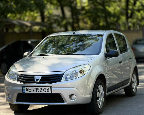 Серый Дачия Сандеро, объемом двигателя 1.15 л и пробегом 188 тыс. км за 3950 $, фото 1 на Automoto.ua