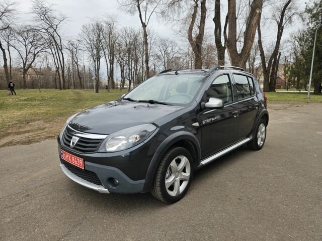 Серый Дачия Сандеро, объемом двигателя 1.6 л и пробегом 207 тыс. км за 7750 $, фото 1 на Automoto.ua