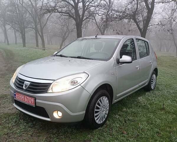 Серый Дачия Сандеро, объемом двигателя 1.2 л и пробегом 193 тыс. км за 5199 $, фото 1 на Automoto.ua