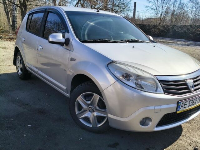 Сірий Дачія Sandero, об'ємом двигуна 1.5 л та пробігом 317 тис. км за 4900 $, фото 1 на Automoto.ua