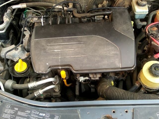 Серый Дачия Сандеро, объемом двигателя 1.1 л и пробегом 163 тыс. км за 4800 $, фото 1 на Automoto.ua