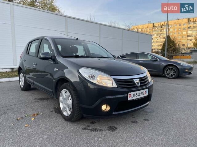 Дачія Sandero 2012 у Львові на Automoto.ua Сірий Дачія Sandero, об'ємом двигуна 1.6 л та пробігом 150 тис. км за 4900 $, фото 1 на Automoto.ua