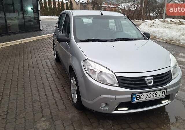 Серый Дачия Сандеро, объемом двигателя 1.1 л и пробегом 216 тыс. км за 4200 $, фото 1 на Automoto.ua