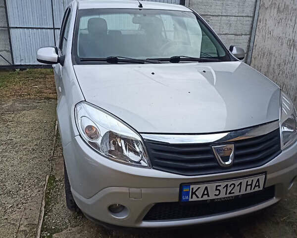 Дачія Sandero 2012 у Кагарлыке на Automoto.ua Сірий Дачія Sandero, об'ємом двигуна 1.6 л та пробігом 116 тис. км за 4800 $, фото 1 на Automoto.ua