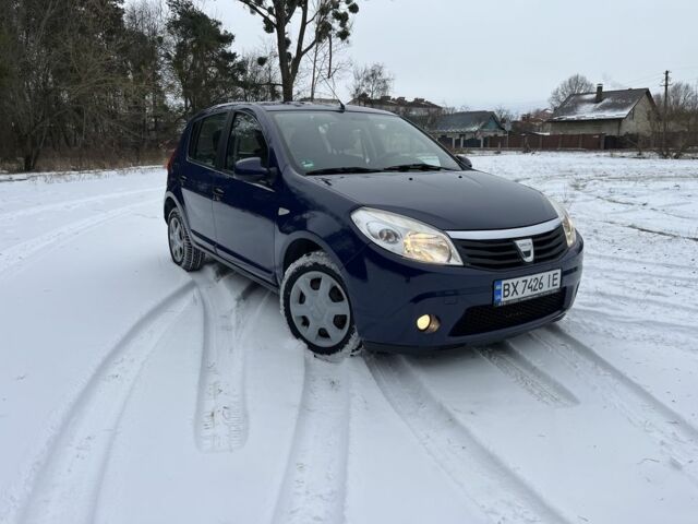 Синий Дачия Сандеро, объемом двигателя 1.6 л и пробегом 203 тыс. км за 4850 $, фото 1 на Automoto.ua