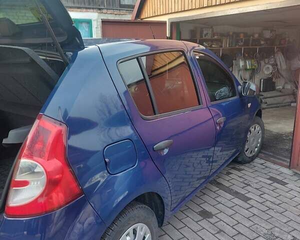 Синий Дачия Сандеро, объемом двигателя 0 л и пробегом 114 тыс. км за 4500 $, фото 1 на Automoto.ua