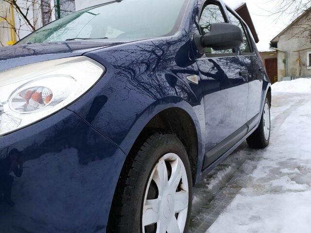 Синий Дачия Сандеро, объемом двигателя 0 л и пробегом 229 тыс. км за 3500 $, фото 1 на Automoto.ua