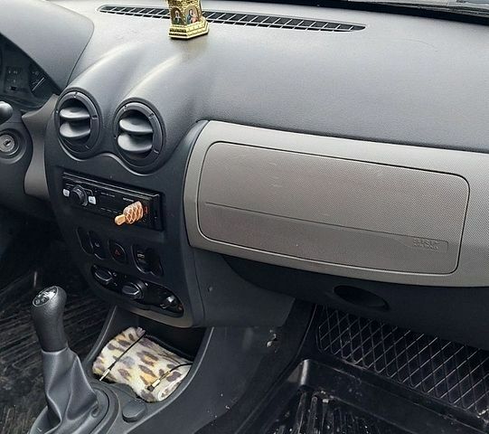 Синий Дачия Сандеро, объемом двигателя 1.4 л и пробегом 255 тыс. км за 3300 $, фото 1 на Automoto.ua