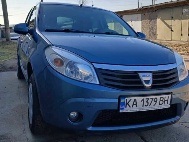 Синий Дачия Сандеро, объемом двигателя 1.6 л и пробегом 220 тыс. км за 5867 $, фото 1 на Automoto.ua