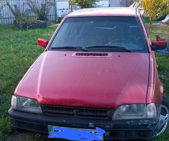 Красный Дачия Супер Нова, объемом двигателя 1.3 л и пробегом 150 тыс. км за 600 $, фото 1 на Automoto.ua