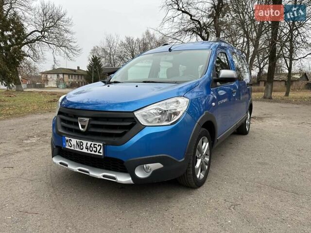 Синий Дачия Dokker Stepway, объемом двигателя 1.2 л и пробегом 101 тыс. км за 10500 $, фото 1 на Automoto.ua