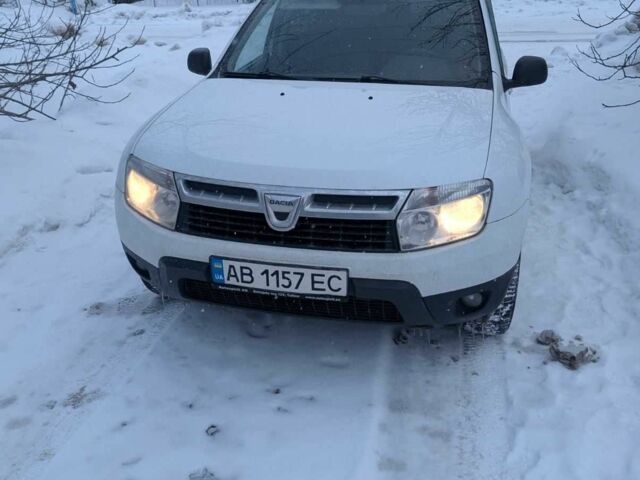 Белый Дачия Duster, объемом двигателя 1.5 л и пробегом 201 тыс. км за 8200 $, фото 1 на Automoto.ua