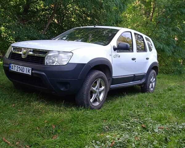 Белый Дачия Duster, объемом двигателя 1.6 л и пробегом 162 тыс. км за 7800 $, фото 1 на Automoto.ua