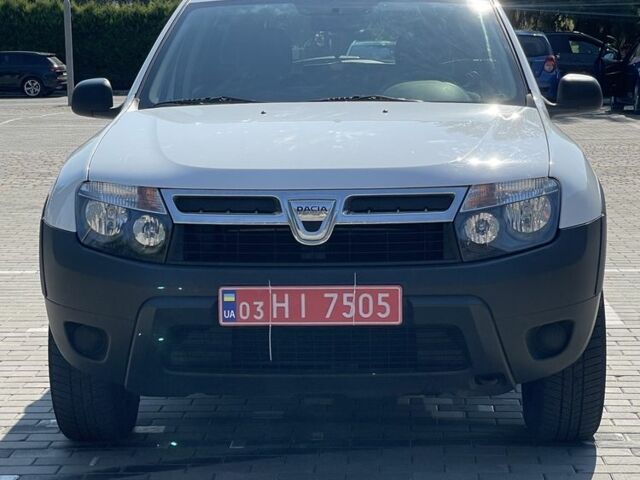 Белый Дачия Duster, объемом двигателя 1.6 л и пробегом 235 тыс. км за 7300 $, фото 1 на Automoto.ua