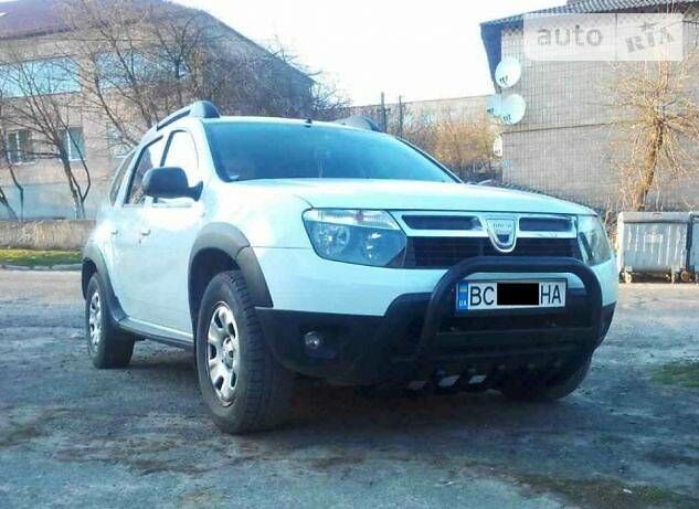 Белый Дачия Duster, объемом двигателя 1.5 л и пробегом 207 тыс. км за 9000 $, фото 1 на Automoto.ua