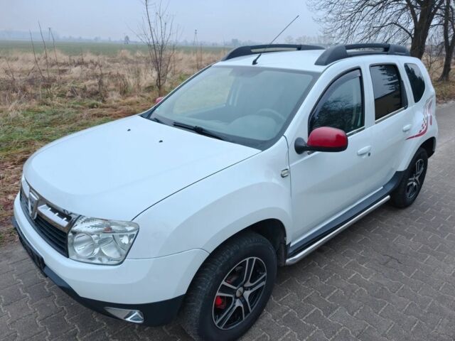 Белый Дачия Duster, объемом двигателя 0 л и пробегом 234 тыс. км за 5500 $, фото 1 на Automoto.ua