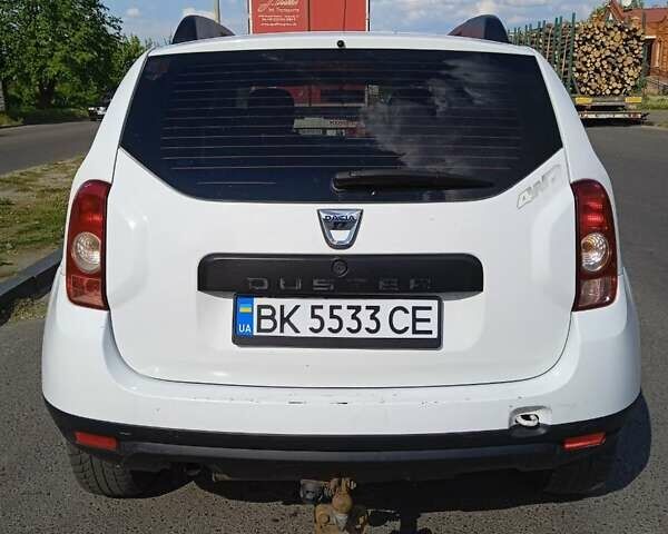 Белый Дачия Duster, объемом двигателя 1.6 л и пробегом 210 тыс. км за 8000 $, фото 1 на Automoto.ua