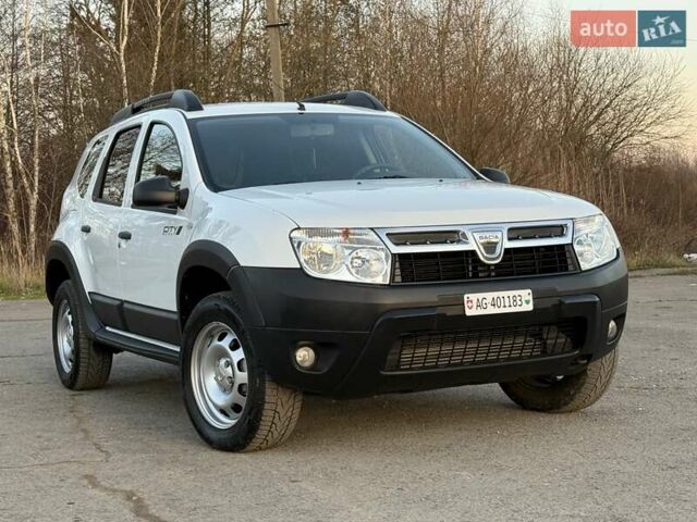 Білий Дачія Duster, об'ємом двигуна 1.5 л та пробігом 182 тис. км за 8999 $, фото 1 на Automoto.ua