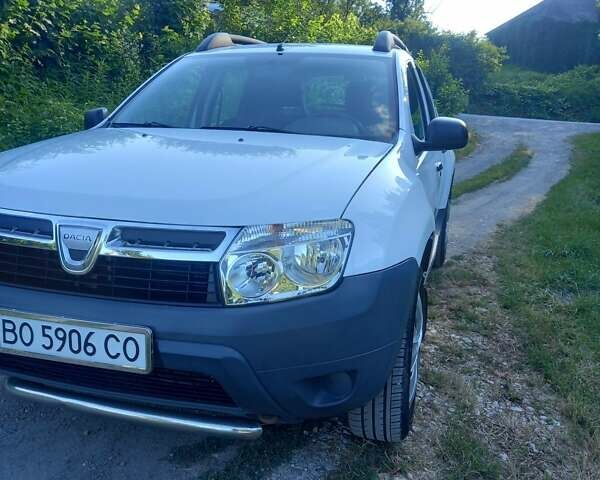 Білий Дачія Duster, об'ємом двигуна 1.6 л та пробігом 103 тис. км за 7400 $, фото 1 на Automoto.ua