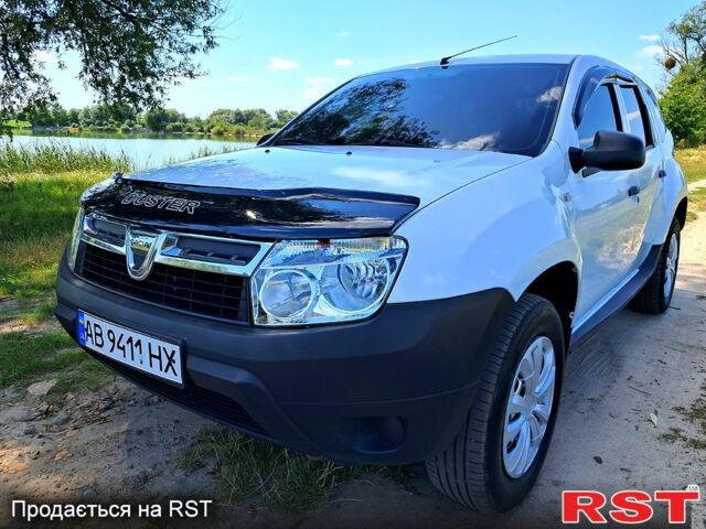 Белый Дачия Duster, объемом двигателя 1.6 л и пробегом 170 тыс. км за 8000 $, фото 1 на Automoto.ua