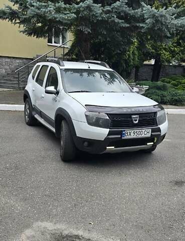 Белый Дачия Duster, объемом двигателя 1.6 л и пробегом 275 тыс. км за 6999 $, фото 1 на Automoto.ua