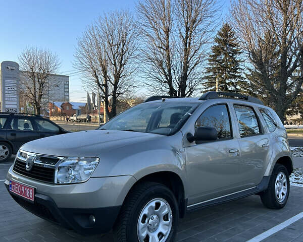 Бежевый Дачия Duster, объемом двигателя 1.5 л и пробегом 211 тыс. км за 8900 $, фото 1 на Automoto.ua