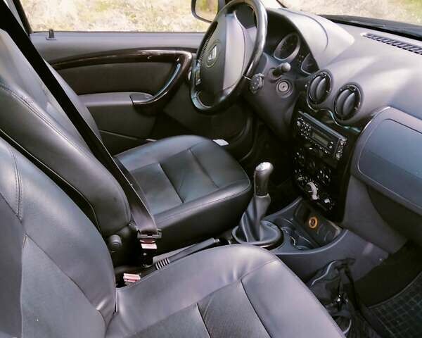Чорний Дачія Duster, об'ємом двигуна 1.6 л та пробігом 158 тис. км за 8000 $, фото 1 на Automoto.ua