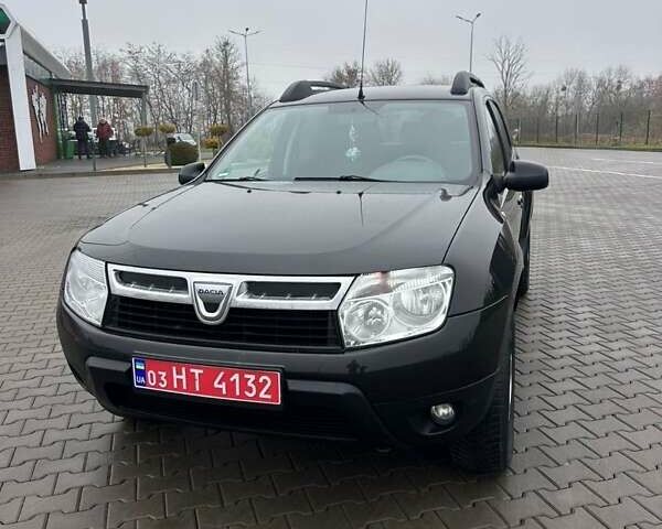 Черный Дачия Duster, объемом двигателя 1.6 л и пробегом 250 тыс. км за 8000 $, фото 1 на Automoto.ua