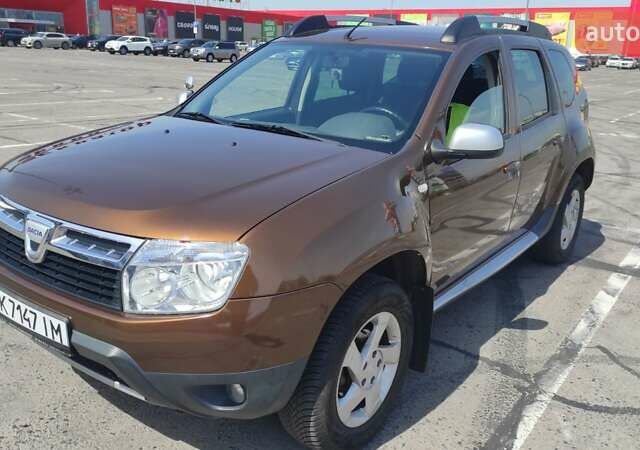 Коричневый Дачия Duster, объемом двигателя 1.6 л и пробегом 170 тыс. км за 8500 $, фото 1 на Automoto.ua