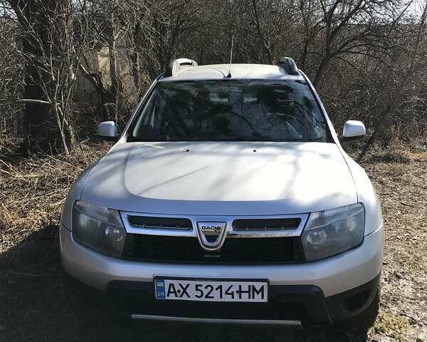 Серый Дачия Duster, объемом двигателя 1.5 л и пробегом 196 тыс. км за 8000 $, фото 1 на Automoto.ua